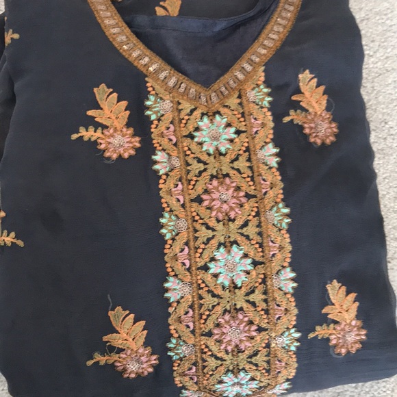 Pakistani dresses - Picture 1 of 8